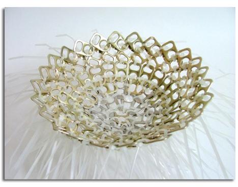 ELEGANTE RECIPIENTE DE ANILLAS DE LATAS RECICLADAS