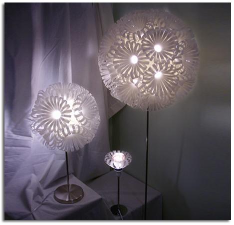 SARAH TURNES. LÁMPARA REALIZADA CON BOTELLAS DE PLÁSTICO.CONCURSO DE DISEÑO. CONCEPT PRODUCT OF 2009. VOTA DISEÑO ECO