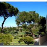 ARQUITECTURA EN ENTORNO NATURAL, RESPENTANDO LA NATURALEZA «PINARES DE OROMANA» ALCALÁ DE GUADAÍRA