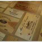 Reutilizar tapaderas de cajas de vino para elaborar mesas