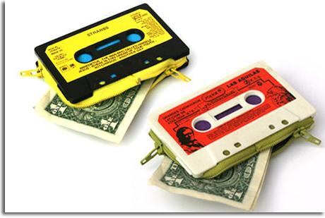 SEGUNDA VIDA DE LAS CINTAS DE CASSETTE. REALIZAR ARMARIO, COMPLEMENTOS DE MODA, JUGUETES….