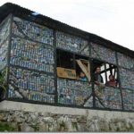 CONSTRUCCIÓN CON MATERIALES RECICLADOS. BOTELLAS DE PLÁSTICO