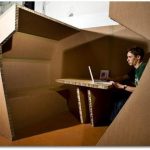 DISEÑO INTERIOR DE OFICINA REALIZADO CON CARTÓN