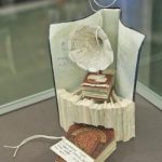 ESCULTURAS HECHAS CON LIBROS. SEGUNDA VIDA PARA LOS LIBROS