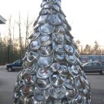 5 ÁRBOLES DE NAVIDAD ECOLÓGICOS HECHOS CON MATERIALES RECICLADOS