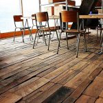 Pavimentar el suelo con tablas de palets