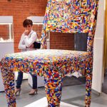 Muebles y artículos de decoración hechos con piezas de lego