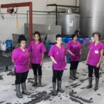 Cinco mujeres mejoran la vida de 500.000 vecinos con la recogida de aceite